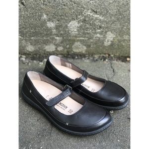 NWOT Box Birkenstock Iona Black Leather
